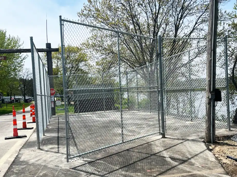 Chain Link fence contractor in the area.