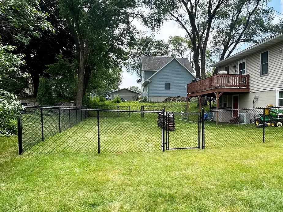 Chain Link fence contractor in the area.