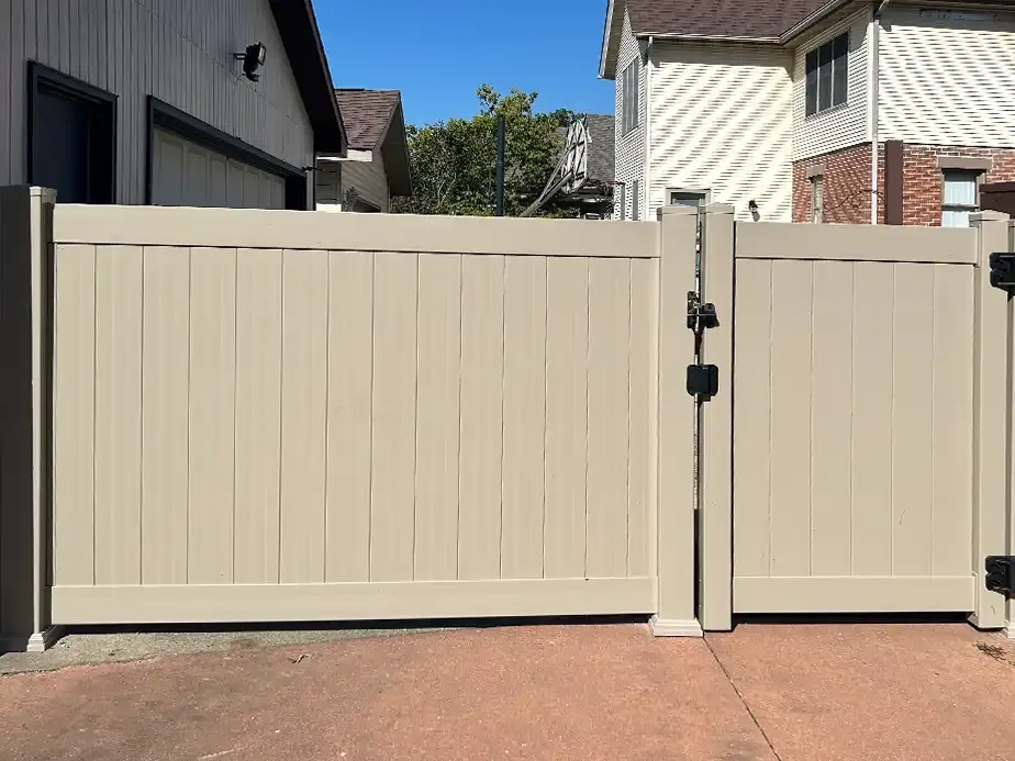 La Crosse, WI Vinyl Fences