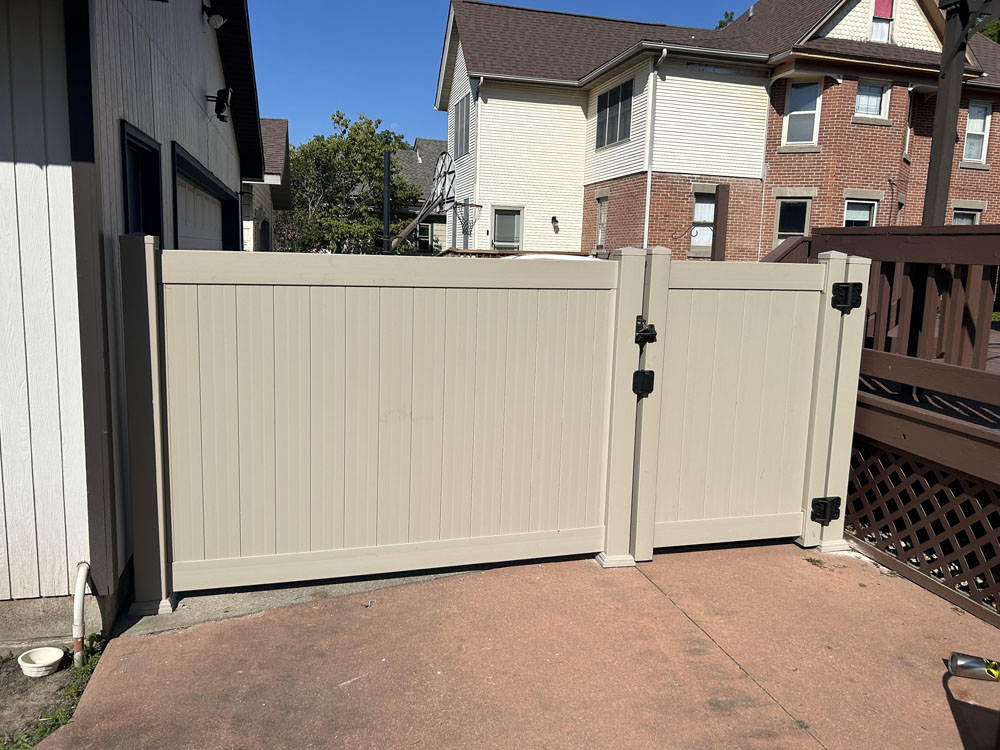 Tan vinyl fence - residential fence installation