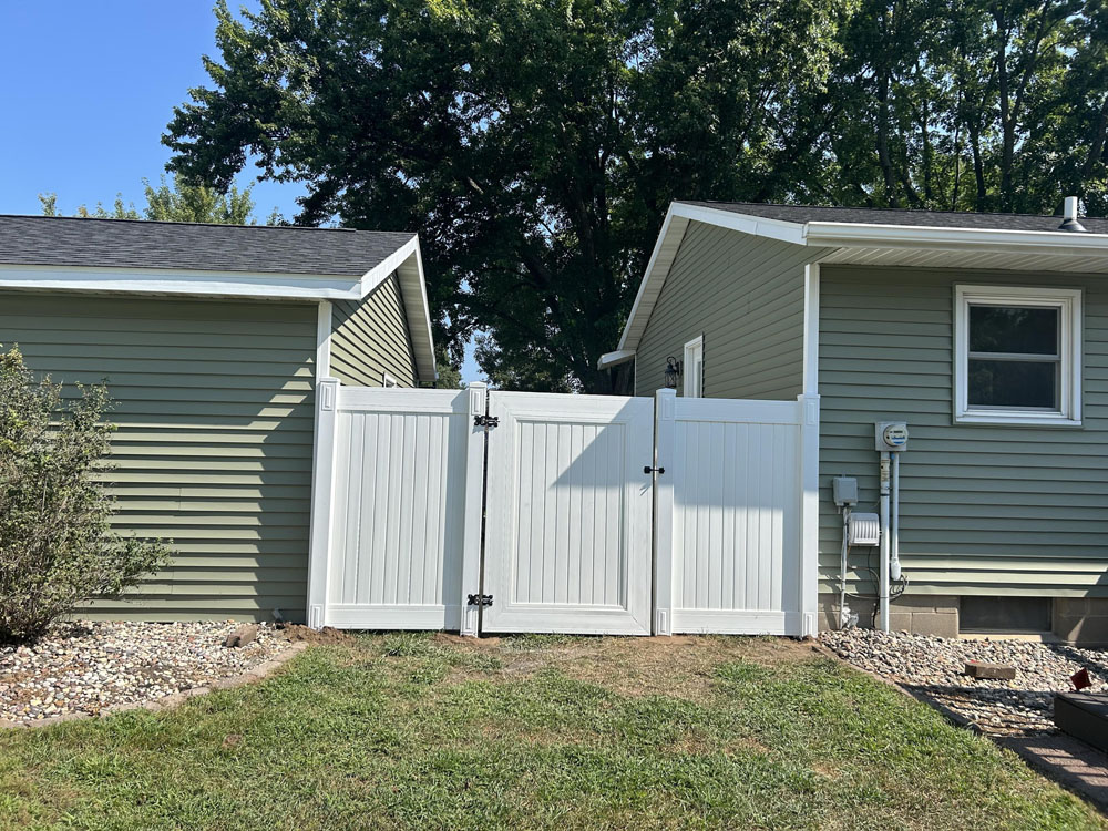 Vinyl fence - residential fence installation