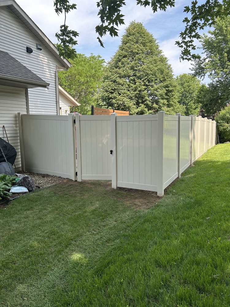 tan vinyl fence with gate